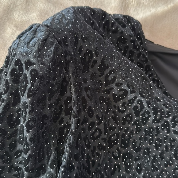 🥀Express Bodysuit soft paisley velour design. ~Size Small🥀 - Picture 4 of 6